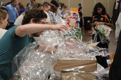 Dallas-area churches use Thanksgiving as opportunity for ‘Serving Irving’ | Baptist Press