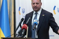 Ukrainian president’s top man resigns amid probe