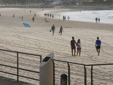 Muslim man hailed as hero for disarming Bondi Beach shooter