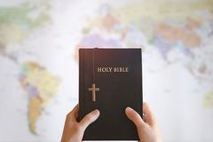 Christians' Scripture engagement shows hunger for in-depth Bible reading: study