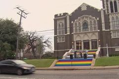 Landmark Dallas UMC church gets OK to keep LGBT rainbow-painted steps painted to protest governor