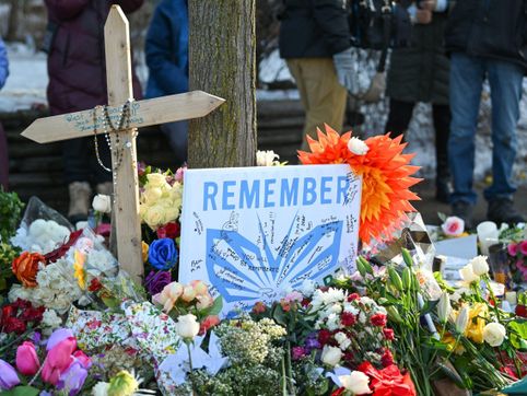 Pastor Blesses ICE, Asks God to ‘Break the Teeth’ of ICE’s Opponents