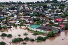 Floods kill more than 200 across Southern Africa as churches become shelters