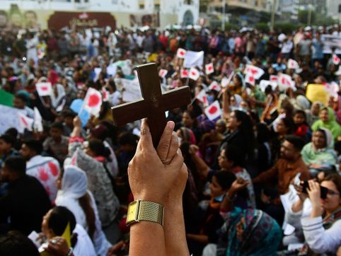 2 Christian nurses acquitted of blasphemy in landmark court ruling