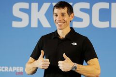 No ropes: American rock climber summits skyscraper