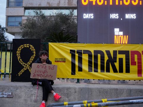 Hostage clock in Tel Aviv stopped after nearly 844 days
