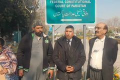 Pakistan court gives Muslim kidnapper custody of 13-year-old Christian girl