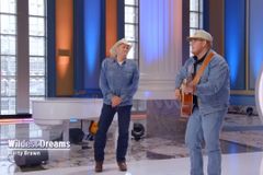 Country music star tears up during son's 'American Idol' audition: 'That's my boy!'