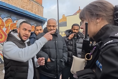 Police officer praised for defending right to preach in Muslim area