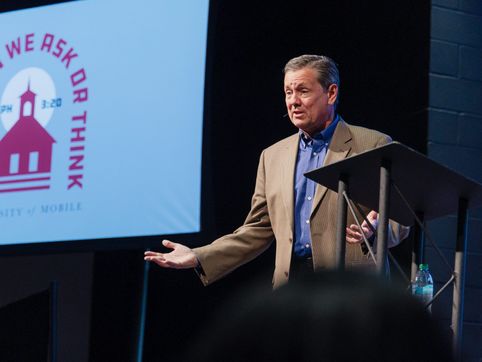 Ezell challenges U Mobile students to live for the lost | Baptist Press