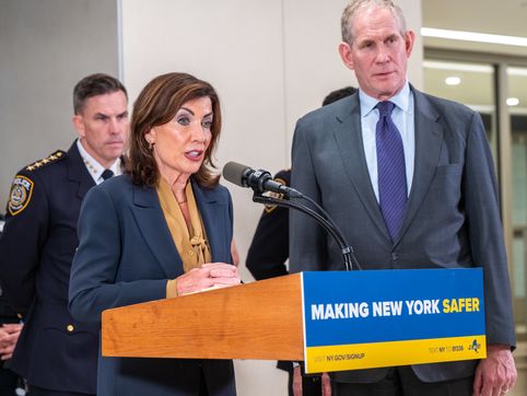 NY Gov Kathy Hochul thanks God as passengers survive small plane crash on the Hudson