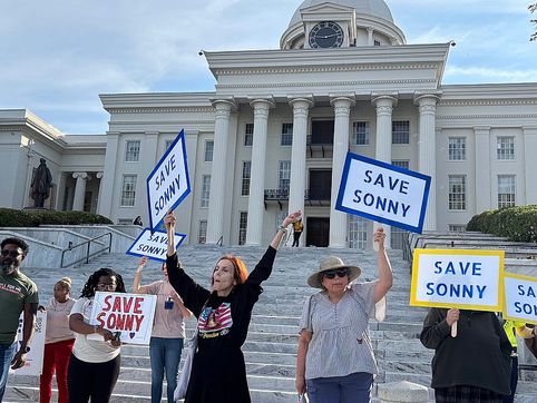 Alabama governor pardons robber days before execution