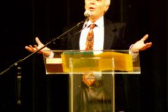 'Evangelically ecumenical' view of Pentecostalism voiced by speaker | Baptist Press