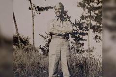 Pedro Aquino gets his medal | Baptist Press