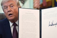 Trump signs executive order regulating voter verification, mail-in ballots