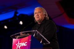 Supreme Court clears way to drop Steve Bannon contempt conviction