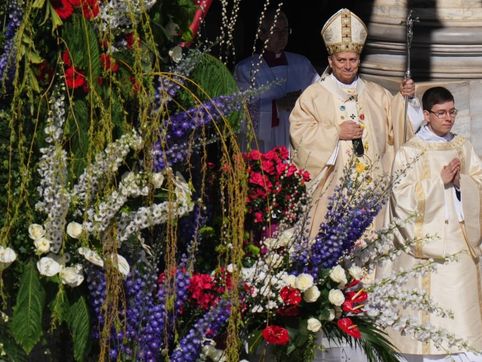 Pope Leo calls for an all-around laying down of weapons