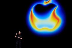 Apple CEO stepping down, hardware head stepping in