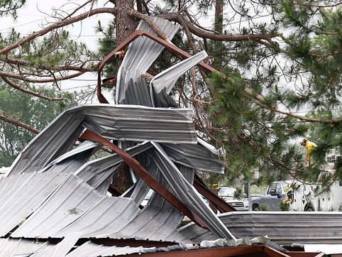 Texas tornado wreaks havoc in town outside Fort Worth