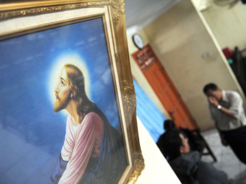 Indonesian authorities stop construction of Christian prayer house to appease Muslim protesters