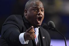 Televangelist Mark Burns defends golden Trump statue