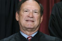 Supreme Court extends order allowing abortion drugs to be mailed