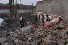 Terrorist car bombing kills 15 in Pakistan
