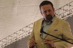 Sebastian Gorka blasts Tucker Carlson, Nick Fuentes: 'Not conservative'