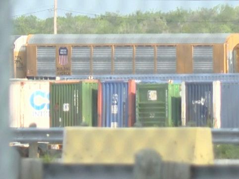 Mayor says 6 found dead in Texas boxcar died of heatstroke