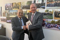 In gesture to evangelicals, Jordanian senator visits council left out of earlier meeting