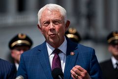 Highest-ranking combat veteran in Congress pushes for psychedelic medicine research