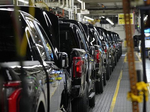 Gov’t revises down first quarter GDP increase