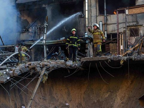 Russian barrage of Ukraine kills at least 22