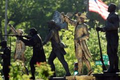 Trump admin. adorns DC plaza known for protests with Revolutionary War statues