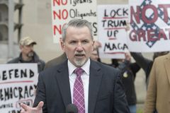 Federal appeals court grants full hearing to fired immigration judges