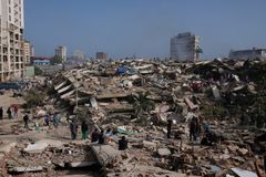 Aid flows to Venezuela as earthquake death toll tops 500