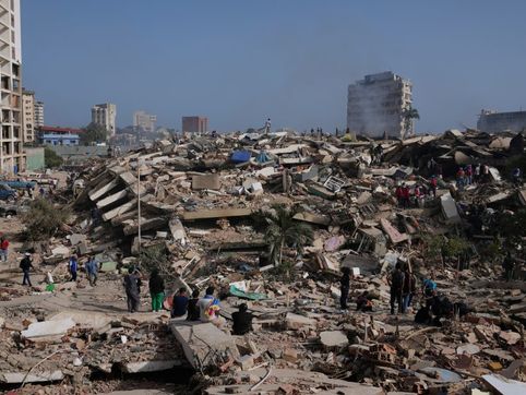 Aid flows to Venezuela as earthquake death toll tops 500