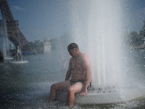France experiences surge in deaths amid heat wave
