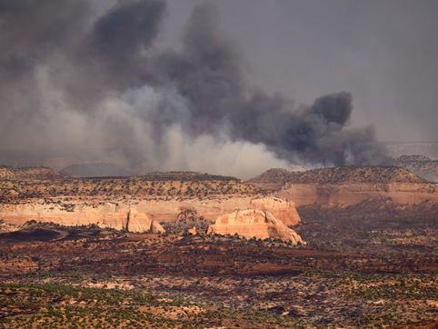 Colorado-Utah fires cut off firefighter crew, kill three