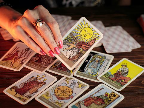 Tarot card reader deletes online content after finding Jesus: 'Christ saved my life'
