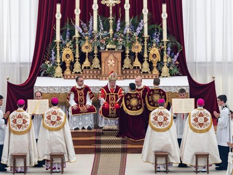 Breakaway Catholic group consecrates bishops, defying pope