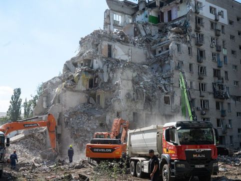 More than 20 dead after 11-hour Russian bombardment of Ukraine