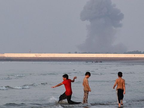 Trump backtracks on Hormuz toll after resuming Iranian naval blockade