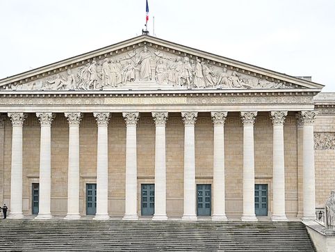 French lawmakers narrowly approve assisted suicide law