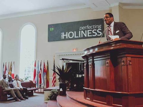 Virginia pastor removed from ministry, charged with sending explicit photos to teen