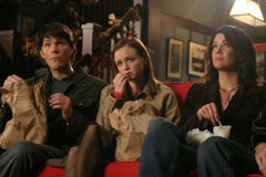 Fall Must Be Near: HBO Is Set to Debut a 'Gilmore Girls' Documentary - RELEVANT