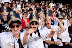 The White Sox Handed Out 40,000 Pope Hats and It Became the Biggest Giveaway in Team History - RELEVANT