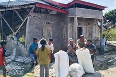 Powerful earthquake in Indonesia kills dozens