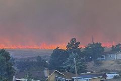 Nevada wildfire burns homes, forces evacuations