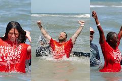 2,552 Baptized on Florida Beach: 'Jesus Christ Is Still Changing Lives' | CBN